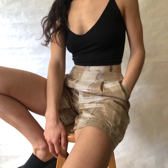 Adorable 80’s Vintage High Waisted Shorts - Picture 2 of 4